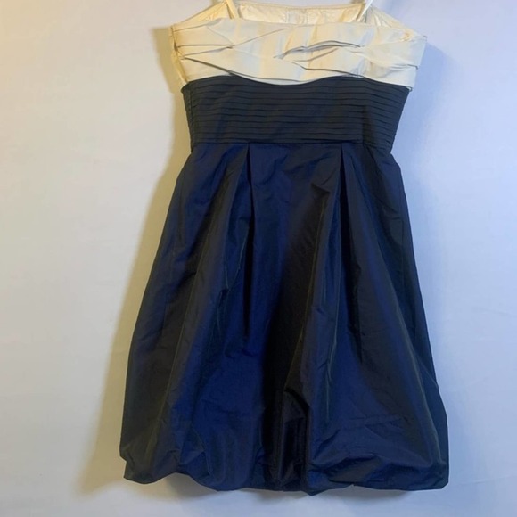 𝅺BCBGMAXAZRIA Blue and cream bubble mini dress 0 - Picture 6 of 11